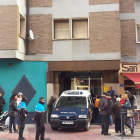 Momento en que la policía acudió al domicilio de los jugadores.-L. V.