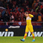 El barcelonista Griezmann se lamenta durante el partido ante el Atlético de Madrid.-