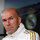 El técnico del Madrid Zinedine Zidane este viernes en rueda de prensa.-EFE