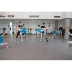 Varios de los alumnos de la Escuela Profesional de Danza de Valladolid durante sus clases. -Pablo Requejo (Photogenic)