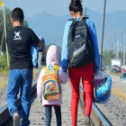 Niños inmigrantes que viajan solos, sin la compañía de adultos en México.-