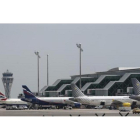 Aviones estacionados en el aeropuerto de El Prat.-ARCHIVO