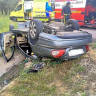 Estado del vehículo tras el vuelco en las proximidades del municipio vallisoletano.-BOMBEROS DIPUTACIÓN