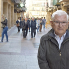 El doctor Ruiz Liso en una calle de la ciudad de Soria.-ARGICOMUNICACIÓN