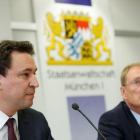 Las autoridades alemanas informan en Múnich sobre los avances en la investigación por dopaje. A la izquierda, en ministro de Justicia bávaro Georg Eisenreich.-EPA