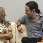 La alcaldesa de Madrid, Manuela Carmena, junto al secretario general de Podemos, Pablo Iglesias.-MARISCAL (EFE)