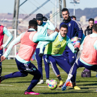 Amallah disputa un balón en el último entrenamiento del real Valladolid. / IÑAKI SOLA / RVCF