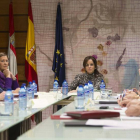 La consejera de Agricultura y Ganadería, Silvia Clemente, preside la reunión de la Comisión Delegada de Campofrío, junto a  los consejeros de Sanidad, Antonio María Sáez, Economía, Tomás Villanueva, y Hacienda, Pilar del Olmo-Ical
