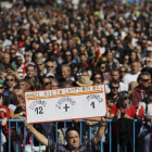 Cientos de aficionados a las motos han homenajeado hoy, en Madrid, a Ángel Nieto-EFE / EMILIO NARANJO