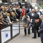 Alexis Tsipras atiende a los medios de comunicación antes de la reunión con el eurogrupo.-Foto: EFE