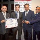 El vicepresidente del Instituto para la Excelencia, Antonio Gabriel Pérez; los premiados Miguel Ángel García Fernández y Roberto García Fernández, y el presidente del Instituto para la Excelencia, Ignacio de Jacob.-MIGUEL Á. SANTOS (PHOTOGENIC)