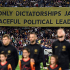 La pancarta que colgó anoche en la grada del Camp Nou, durante el Barça-Inter de Champions.-AFP