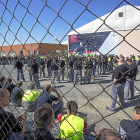 Trabajadores de Nissan, durante una asamblea en  las instalaciones de la factoría.-ICAL