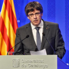 El president Carles Puigdemont, este lunes, en la rueda de prensa que ha ofrecido tras la reunión del Consell Executiu.-FERRAN SENDRA