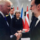 Donald Trump y Mariano Rajoy se saludaron en la cumbre de la OTAN de Bruselas, el pasado mes de mayo.-EL PERIÓDICO