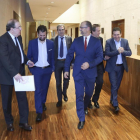 Herrera y los portavoces Tudanca, Sanz Vitorio, Fuentes, el vicepresidente De Santiago Juárez, y el portavoz Luis Mariano Santos, tras la reunión.-ICAL