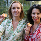 Las psicólogas y sexólogas Heidi Beroud-Poyet y Laura Beltran, en Barcelon-ELISENDA PONS