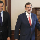 El presidente del Gobierno, Marinao Rajoy, y el líder del PSOE, Pedro Sánchez, en una reunión en el Congreso en agosto del 2016.-MARISCAL