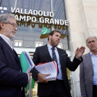 El alcalde de Valladolid, Óscar Puente, y el concejal de Planeamiento Urbanístico, Manuel Saravia, informan de los acuerdos adoptados en la reunión de la Sociedad Valladolid Alta Velocidad, tras su regreso de Madrid. -ICAL