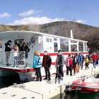 Barco turístico del embalse de Riaño el día de su puesta en funcionamiento tras las restricciones del Covid. DIARIO DE LEÓN