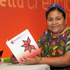 Rigoberta Menchú fotografiada en Cornellà aprovechando su visita al Fòrum el pasado 2 de marzo.-EL PERIÓDICO