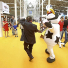 Niños y adultos visitan la Feria de Valladolid, a principios de la semana pasada.-ICAL