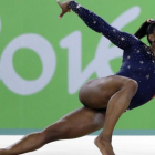 Simone Biles, en un ejercicio de suelo en Río.-AP