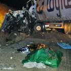 Imagen de la brutal colisión entre los camiones en la CL-101 en Buberos, en Soria.-MARIO TEJEDOR