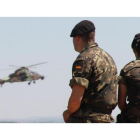 Simulacro de operación militar en unas maniobras del Ejército.-EL PERIÓDICO
