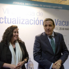 El consejero de Sanidad, Antonio María Sáez Aguado, inaugura la VII Jornada de Actualización en Vacunas, junto a Sonia Tamames, jefa del servicio de epidemiología de Castilla y León-Ical
