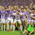 Los jugadores del Real Valladolid celebran el ascenso el pasado 16 de junio.-J. M. LOSTAU