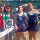 Esther Carnicero (d.) y Araceli Martínez junto a las jugadoras mexicanas.-E.M.
