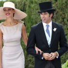 El torero Cayetano Rivera Ordóñez y su novia Eva González, en la boda de Francisco Rivera, en el 2013.-EFE