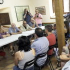 El salón del albergue municipal se llenó para recibir a Barcones, Rey y Latorre.-LUIS ÁNGEL TEJEDOR