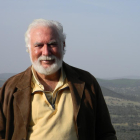 Eduardo Garrigues, diplomático y escritor, posa rodeado de naturaleza.-EL MUNDO