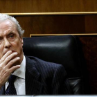 El ministro de Defensa, Pedro Morenés, en el Congreso.-DAVID CASTRO