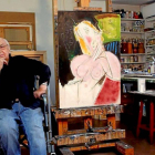 El pintor, Álavro Delgado junto a uno de sus cuadros, que expondrá 46 obras en el Palacio Pimentel de Valladolid a partir del 1 de septiembre.-El Mundo