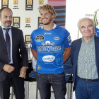 UN CORTE MÁS NACIONAL PARA LA ELÁSTICA DEL VRAC. El conjunto quesero cambia de la italiana Kappa a la española Joma. El club presentó la primera equipación con una marca de agua en el escudo como principal atractivo. La segunda camiseta será rosa. En la i-J. M. Lostau