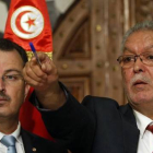 Jendubi (derecha) gesticula durante su rueda de prensa, este jueves, en Túnez.-Foto:   AP / DARKO VOJINOVIC