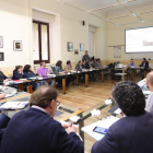 El alcalde Óscar Puente preside junto a la concejala de Medio Ambiente, la Asamblea de la Comunidad Urbana de Valladolid (CUVA).-ICAL