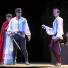 Momento de la obra ‘Otro sueño de una noche de verano’ en su representación de anoche.-MIGUEL ÁNGEL SANTOS (PHOTOGENIC)