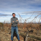 César Arranz en la finca de 27 hectáreas de viñedo propio de ‘3 Ases’.-H. MARTÍN