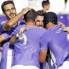 Antoñito, Mata y Luismi felicitan a Gianniotas.-J.M.L.