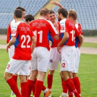 Los jugadores de Kosovo después de jugar uno de sus primeros partidos oficiales.-(EP)