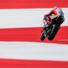 Andrea Dovizioso gana en Austria.-JURE MAKOVEC (AFP)