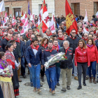 El secretario del PSCyL, Luis Tudanca, con Demetrio Madrid y Barcones se dirigen a realizar la ofrenda floral.-J. M. LOSTAU