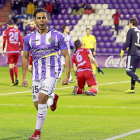 Minuto 2. Anuar celebra el 1-0 ayer ante el Zaragoza.-J. M. LOSTAU