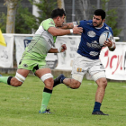 Leigh Thompson se zafa de un rival del Bathco Independiente-Pablo Requejo