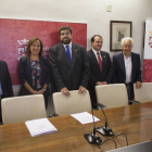 De I. a D. el director de la Institución Gran Duque de Alba (IGDA), Carmelo Luis López; la alcaldesa de Madrigal de las Altas Torres, Ana Isabel Zurdo; el presidente de la Diputación Provincial, Jesús Manuel Sánchez Cabrera; el diputado de Cultura, Eduard-ICAL