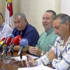 El presidente de Asaja Castilla y León (2D) durante la rueda de prensa para informar de la manifestación.-ICAL